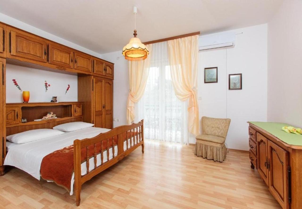 Apartment Knez 1 - 50 M From Beach Podstrana Exterior foto