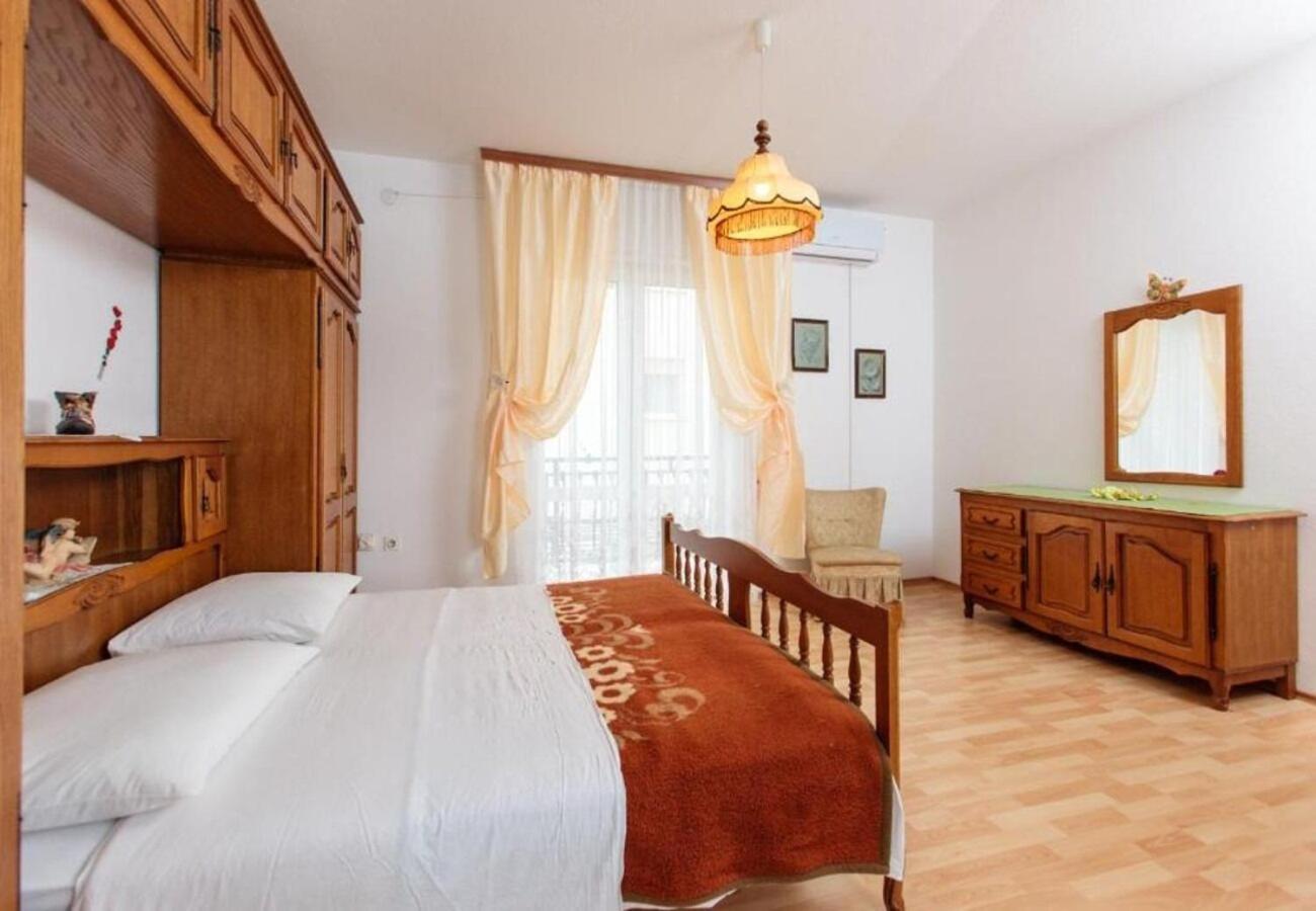 Apartment Knez 1 - 50 M From Beach Podstrana Exterior foto