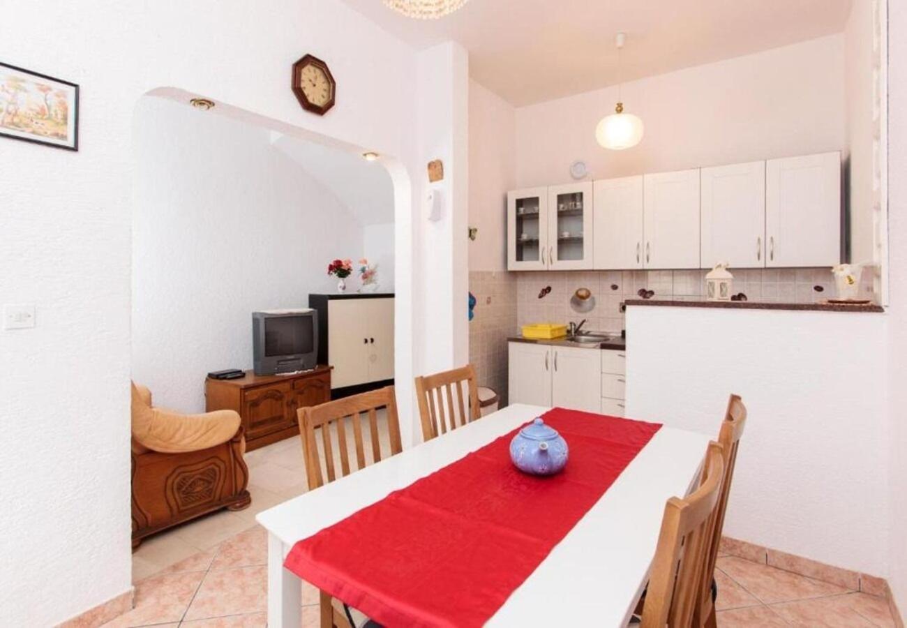 Apartment Knez 1 - 50 M From Beach Podstrana Exterior foto