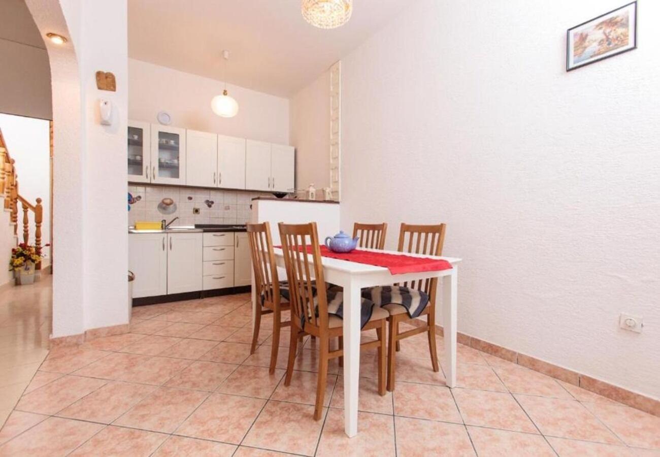 Apartment Knez 1 - 50 M From Beach Podstrana Exterior foto